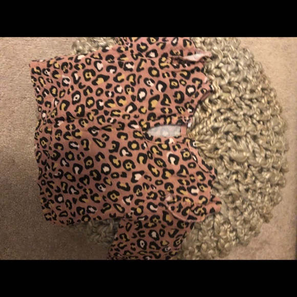 Mud Pie baby girls leopard overall short set. - Picture 9 of 9